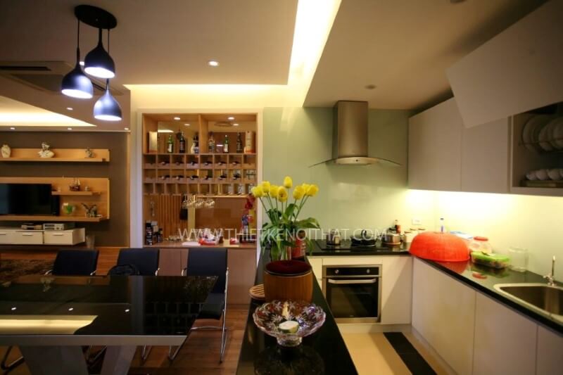 Morehome sử dụng thiết kế kệ tủ đơn giản đa ngăn, đảm bảo tính công năng và không làm ảnh hưởng đến diện tích sử dụng Tủ bếp hiện đại, tủ bếp chữ u, tủ bếp chữ i, tủ bếp chữ l
